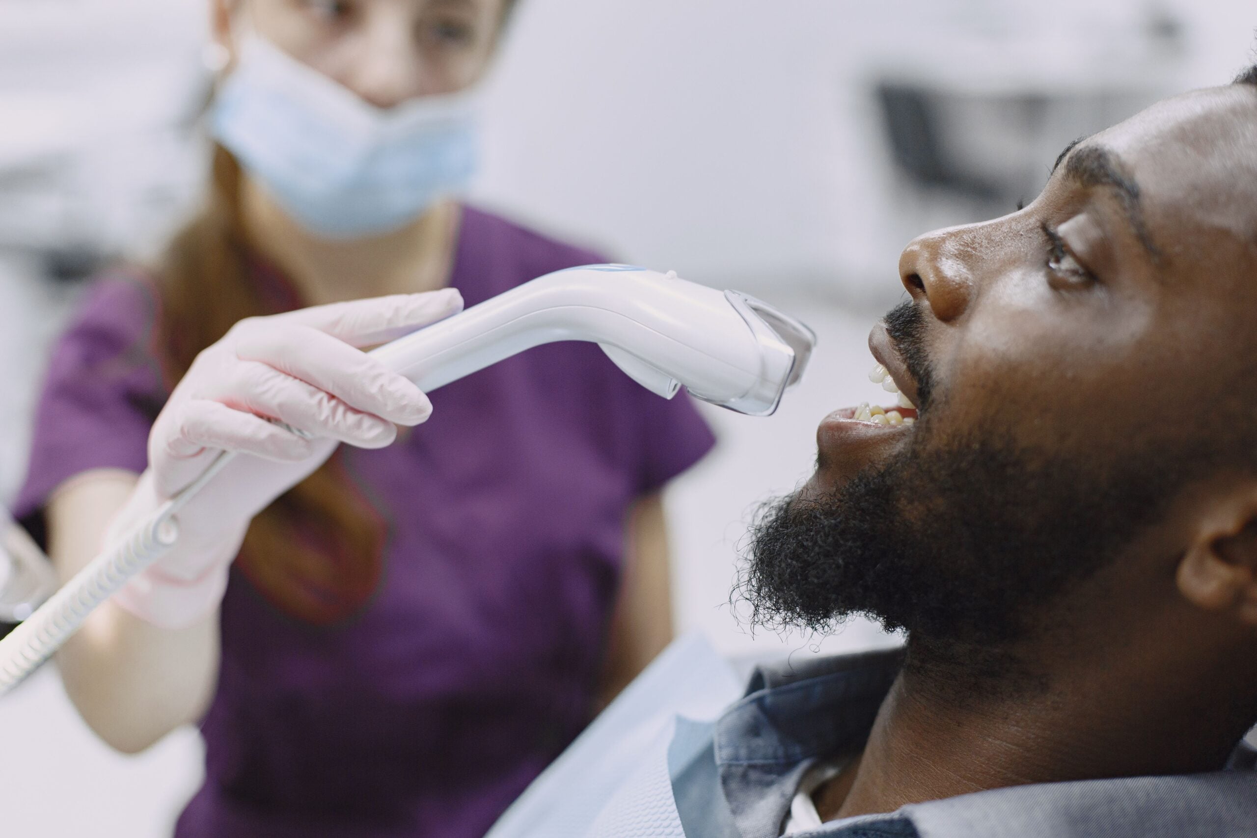 Does Whitening the Teeth Cause Sensitivity?